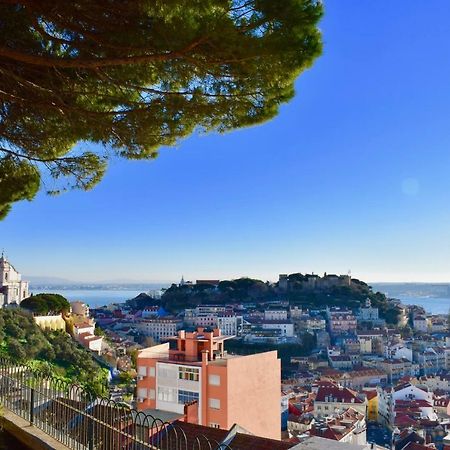 Elegant Riverview Apartment In Historical Lisbona Esterno foto