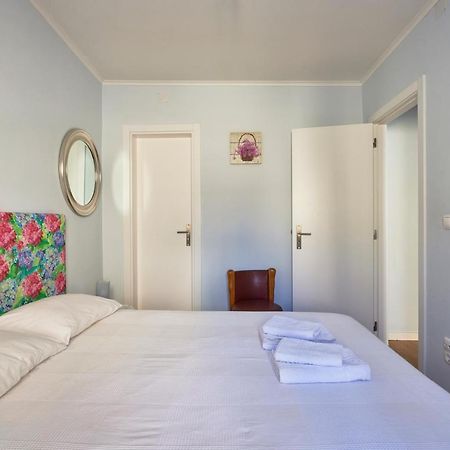 Elegant Riverview Apartment In Historical Lisbona Esterno foto