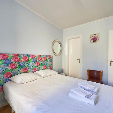 Elegant Riverview Apartment In Historical Lisbona Esterno foto