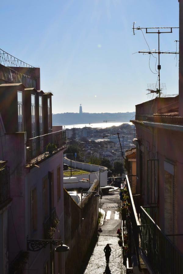 Elegant Riverview Apartment In Historical Lisbona Esterno foto