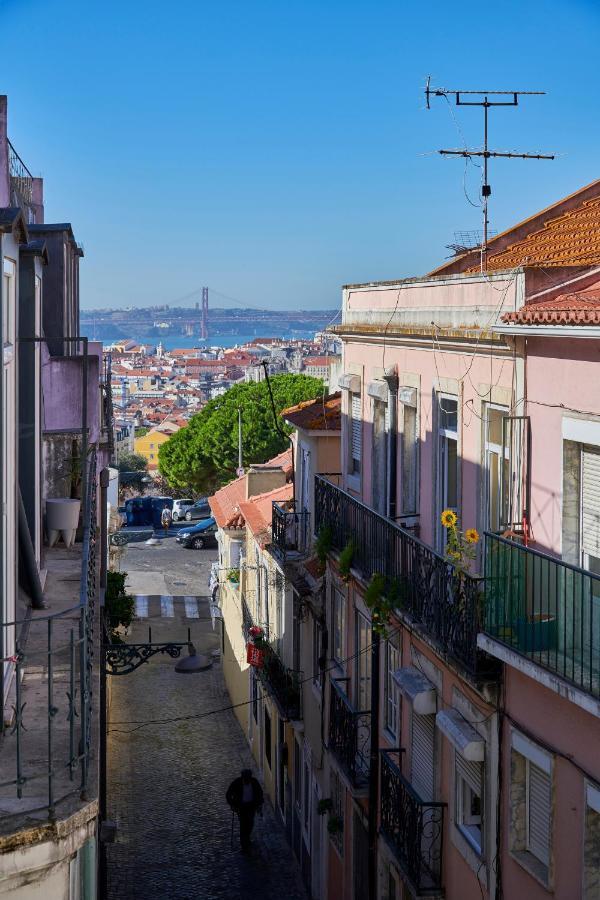 Elegant Riverview Apartment In Historical Lisbona Esterno foto