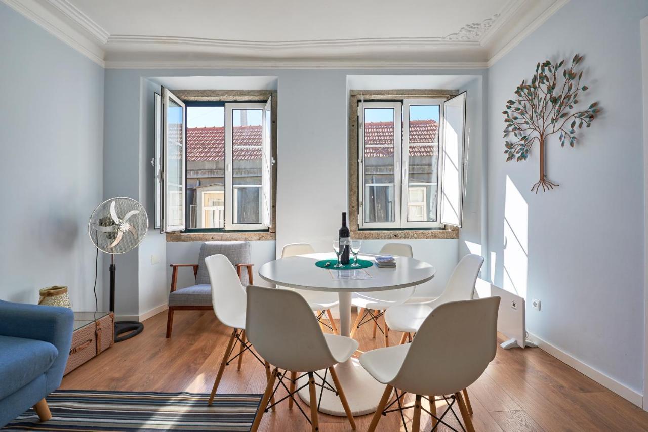 Elegant Riverview Apartment In Historical Lisbona Esterno foto
