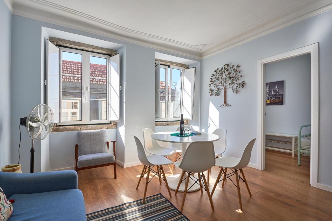 Elegant Riverview Apartment In Historical Lisbona Esterno foto