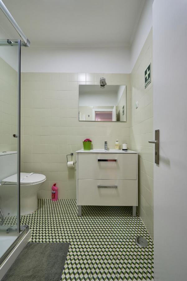 Elegant Riverview Apartment In Historical Lisbona Esterno foto
