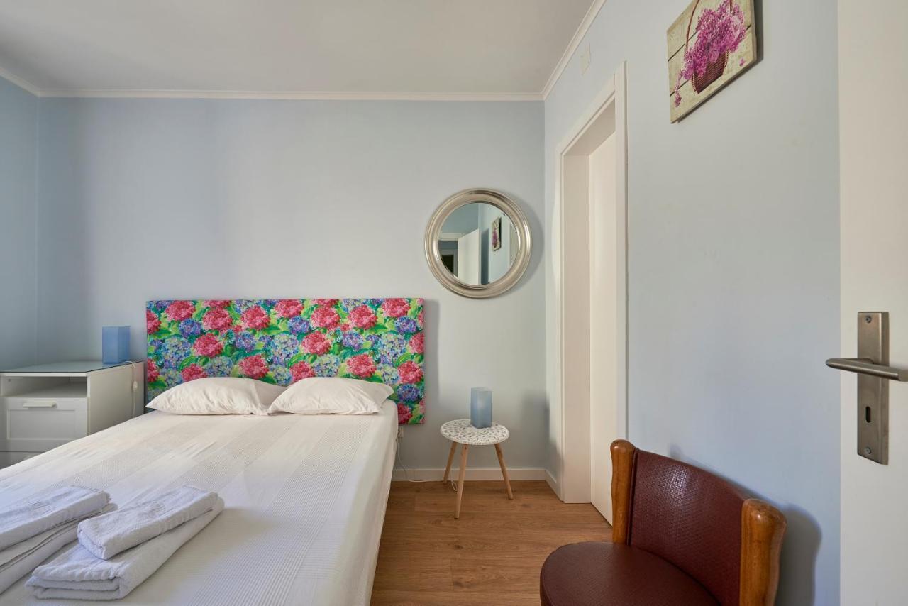 Elegant Riverview Apartment In Historical Lisbona Esterno foto