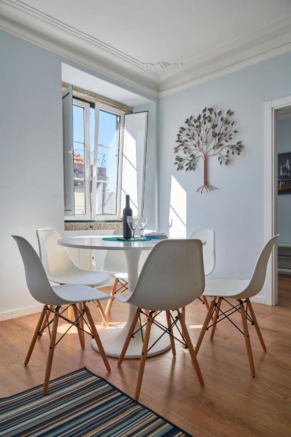 Elegant Riverview Apartment In Historical Lisbona Esterno foto