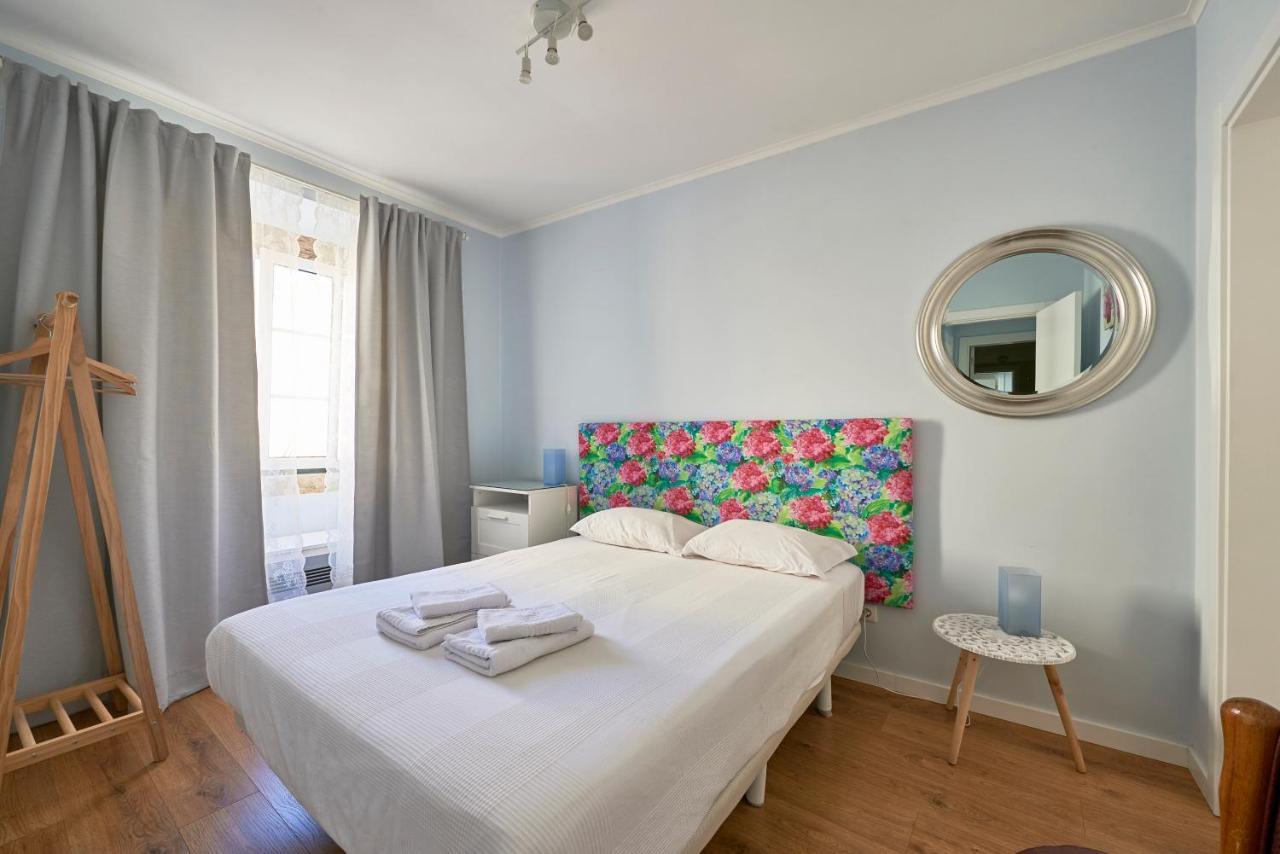Elegant Riverview Apartment In Historical Lisbona Esterno foto