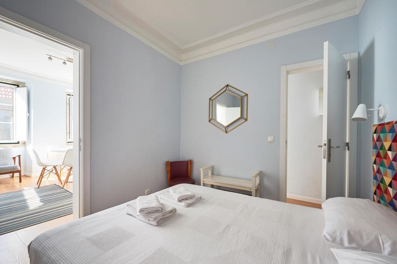 Elegant Riverview Apartment In Historical Lisbona Esterno foto