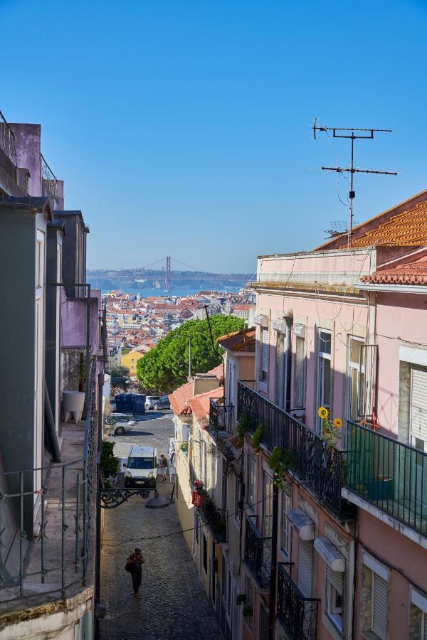 Elegant Riverview Apartment In Historical Lisbona Esterno foto