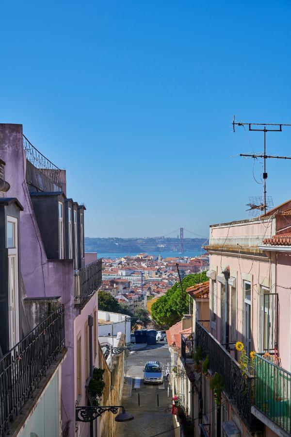 Elegant Riverview Apartment In Historical Lisbona Esterno foto
