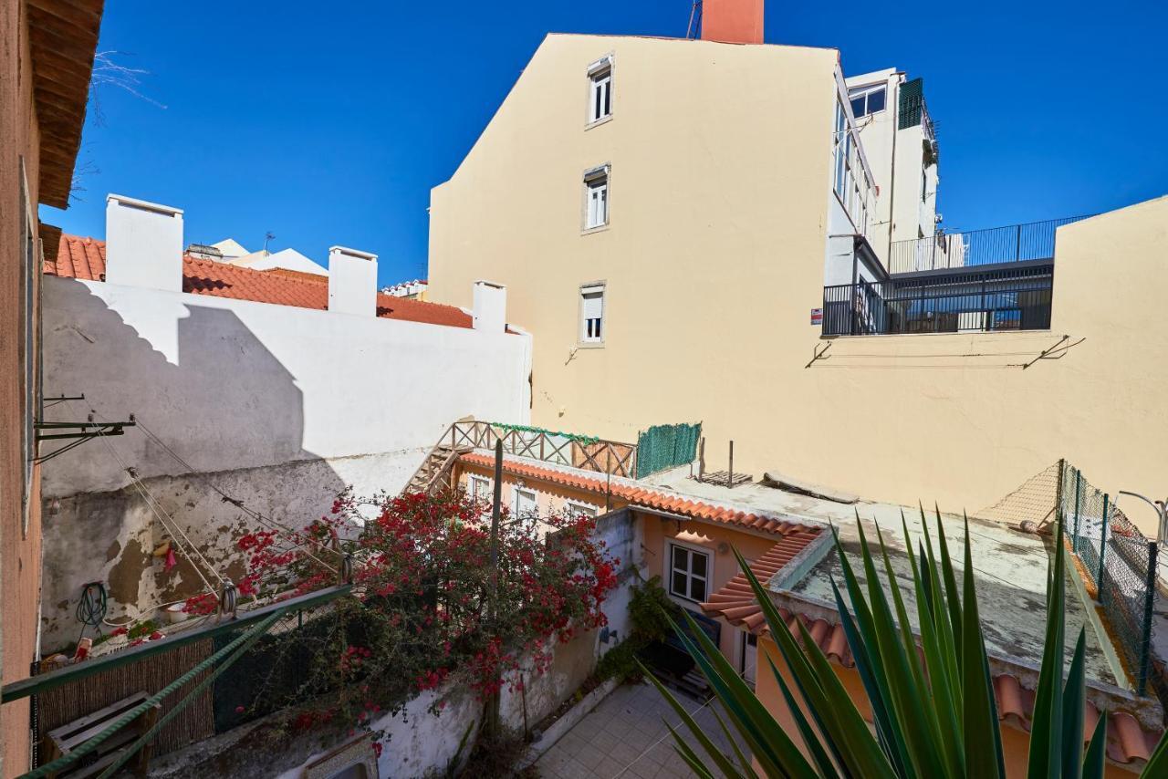 Elegant Riverview Apartment In Historical Lisbona Esterno foto