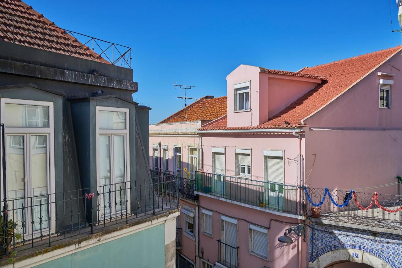 Elegant Riverview Apartment In Historical Lisbona Esterno foto