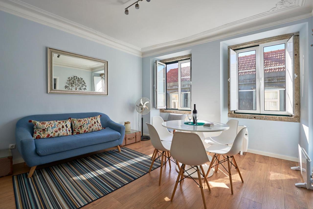 Elegant Riverview Apartment In Historical Lisbona Esterno foto
