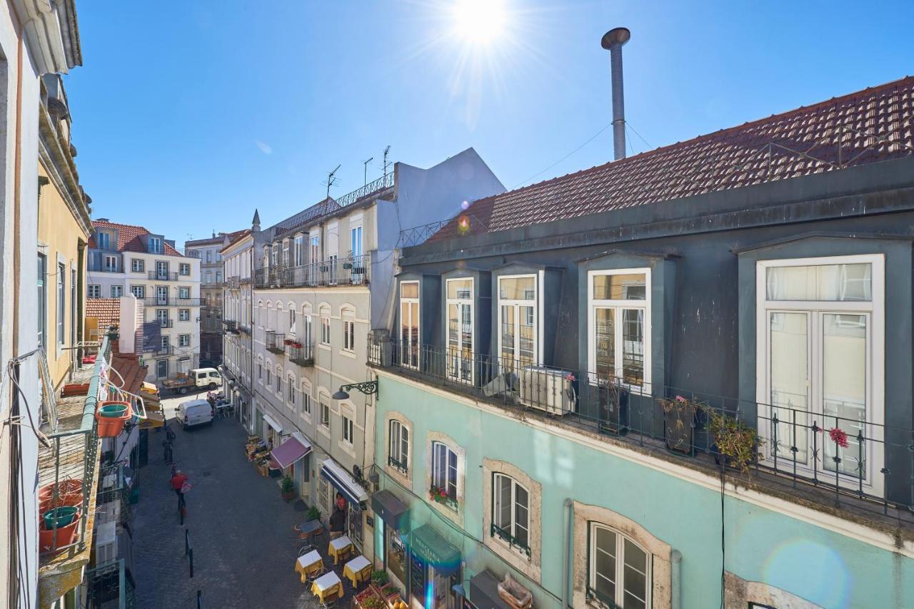 Elegant Riverview Apartment In Historical Lisbona Esterno foto