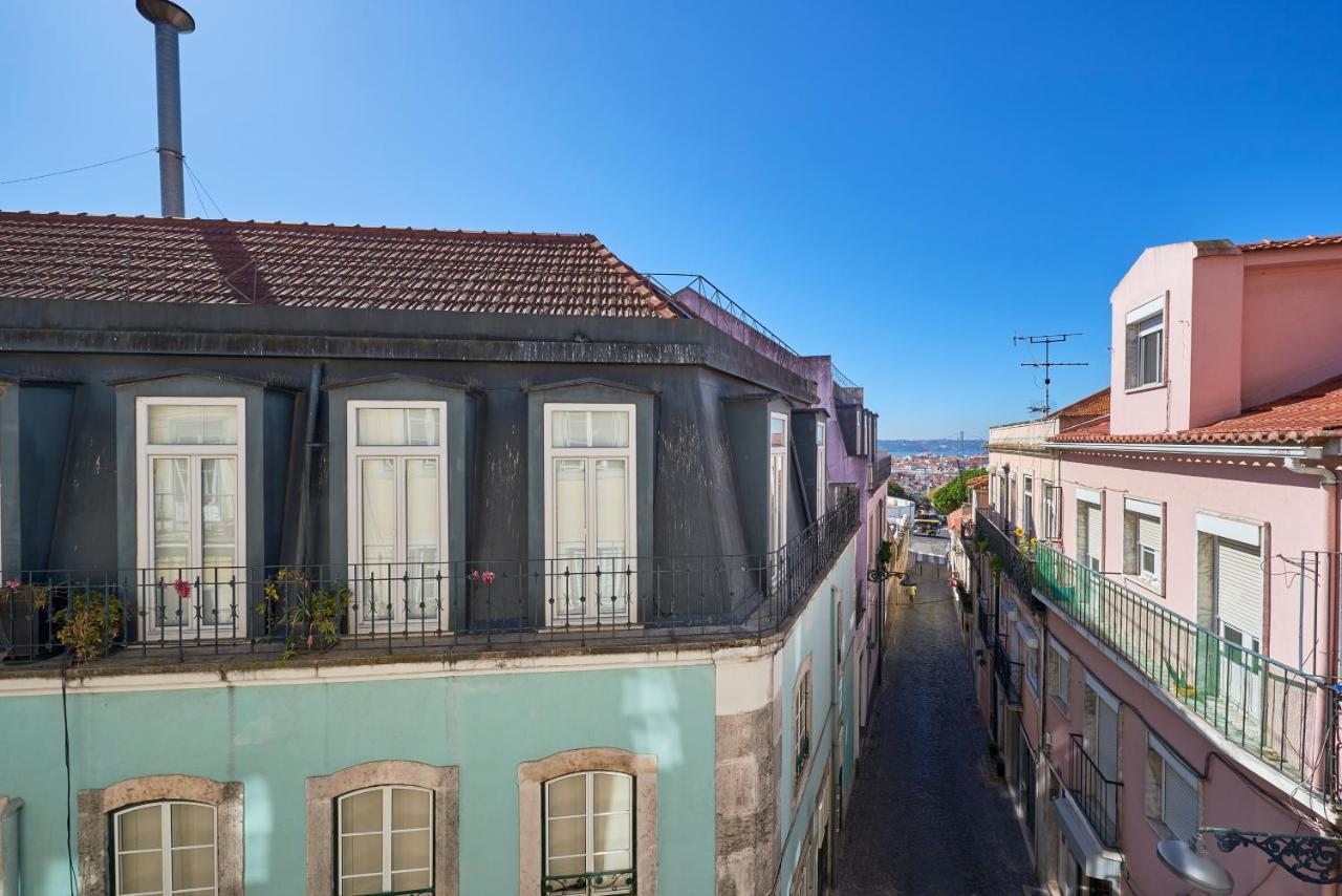 Elegant Riverview Apartment In Historical Lisbona Esterno foto