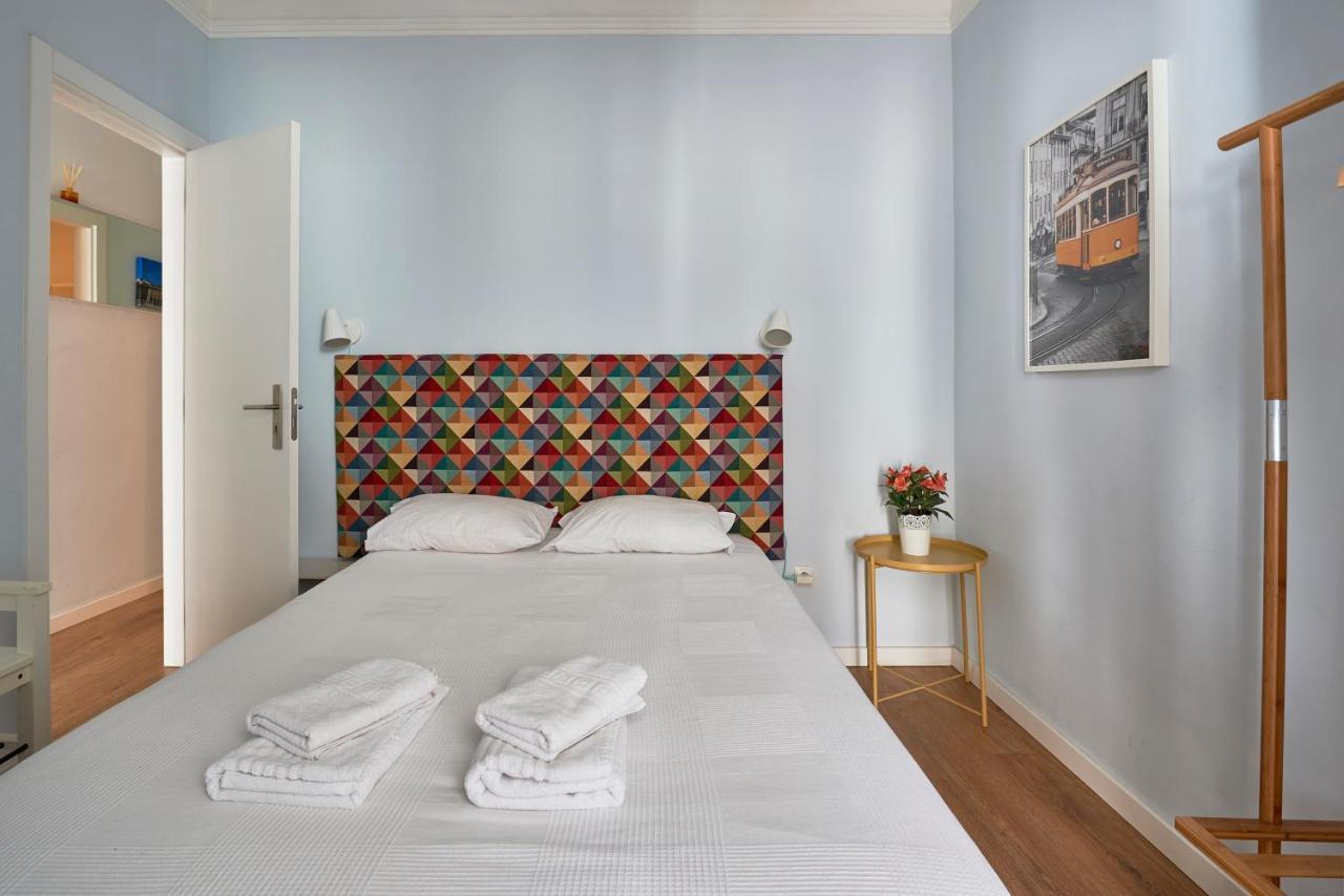 Elegant Riverview Apartment In Historical Lisbona Esterno foto