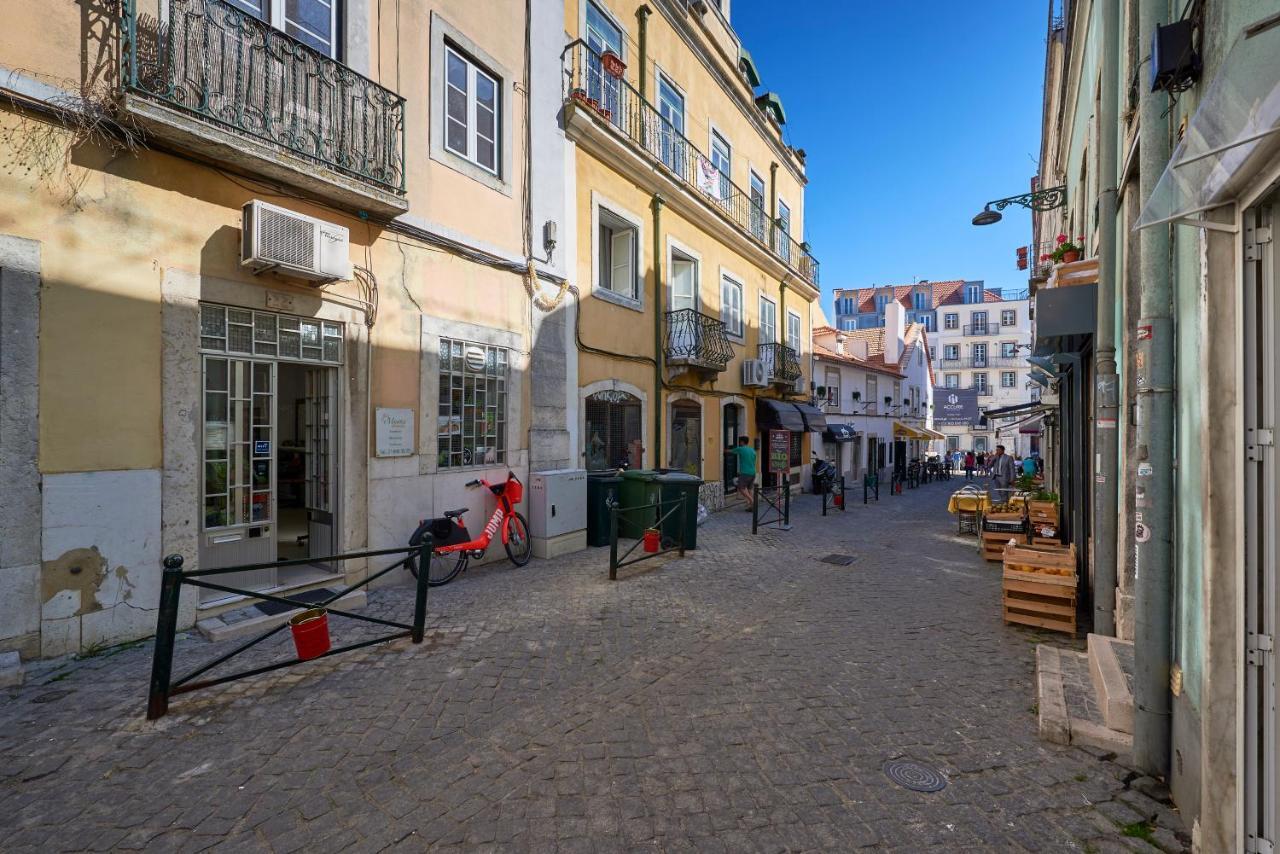 Elegant Riverview Apartment In Historical Lisbona Esterno foto